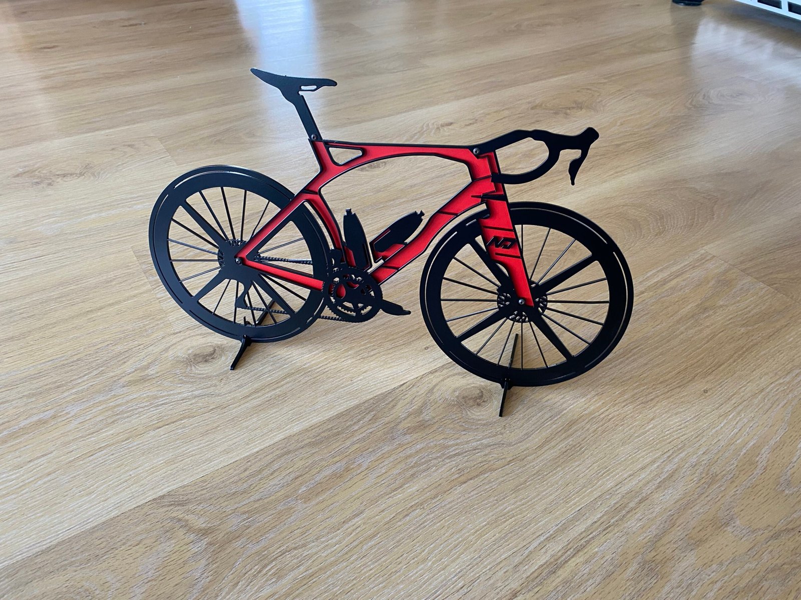 Silhouette vélo aéro en métal – Image 2