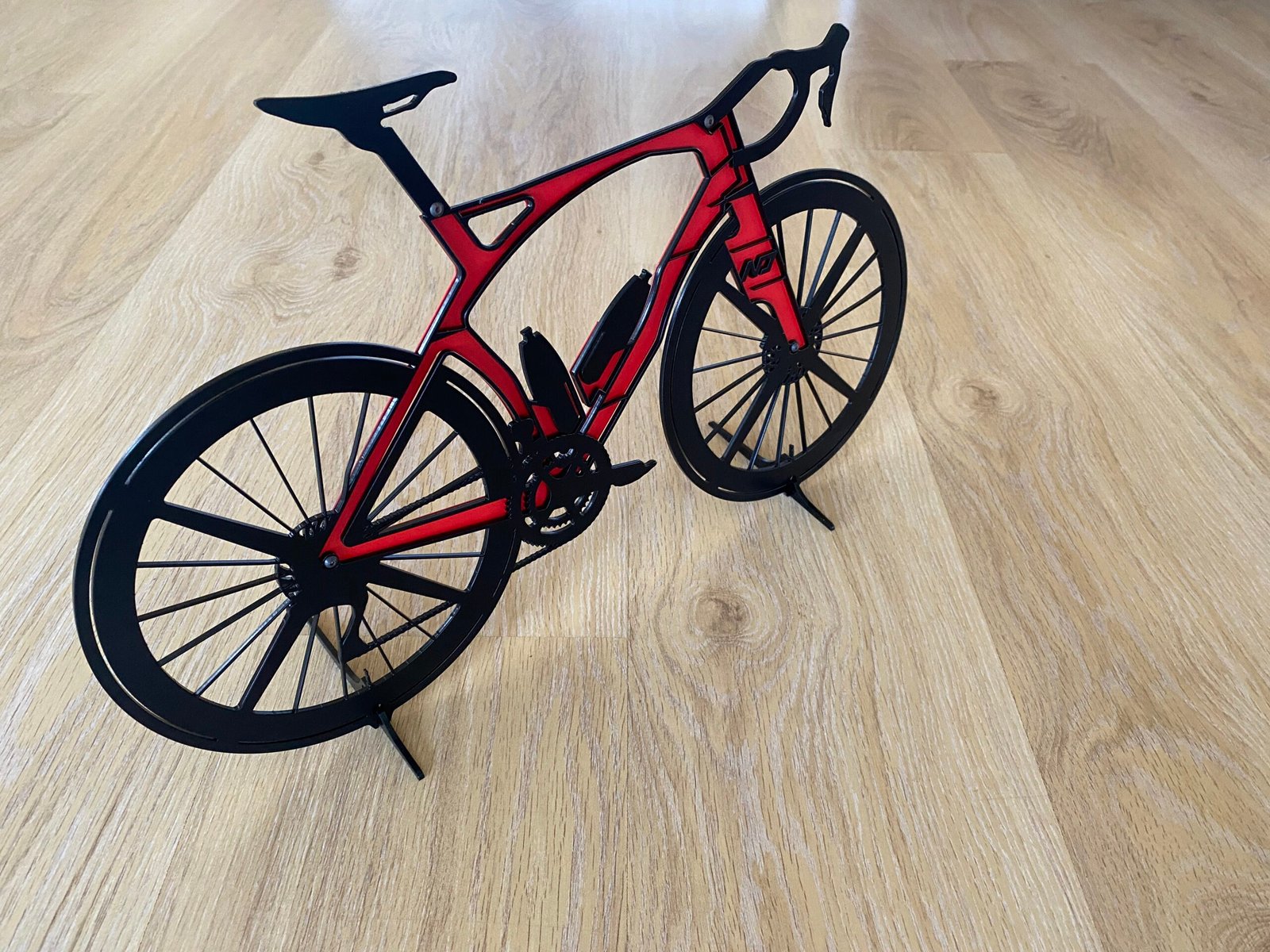 Silhouette vélo aéro en métal – Image 3