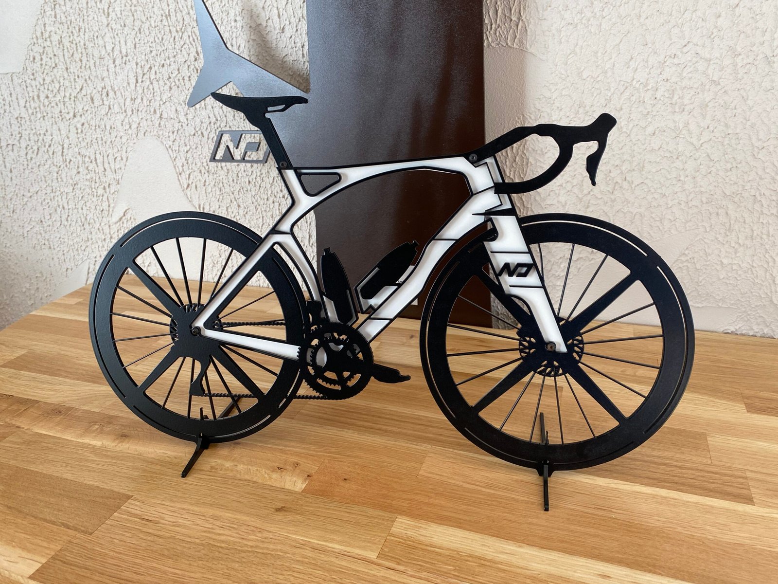 Silhouette vélo aéro en métal – Image 6