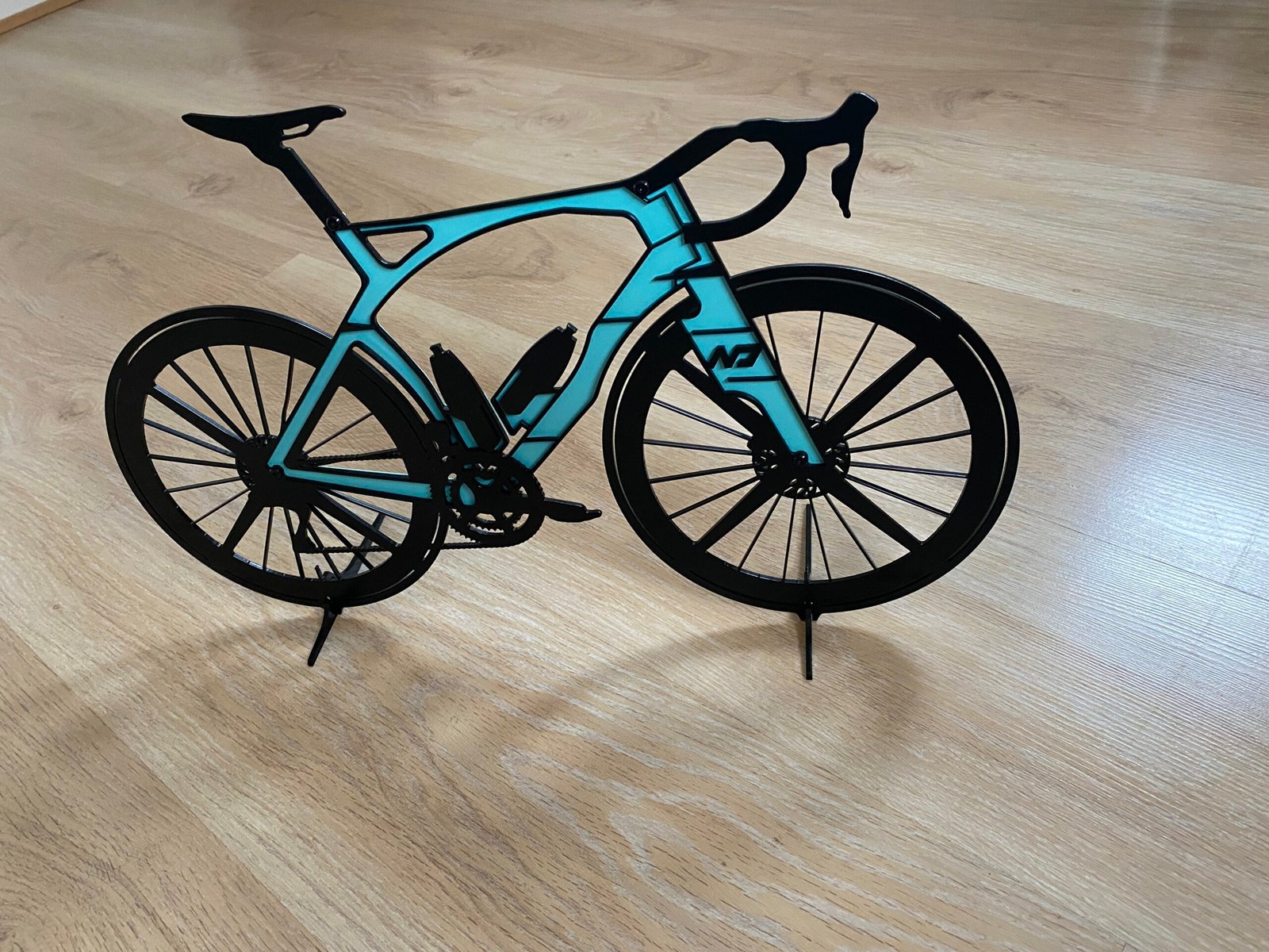 Silhouette vélo aéro en métal – Image 8